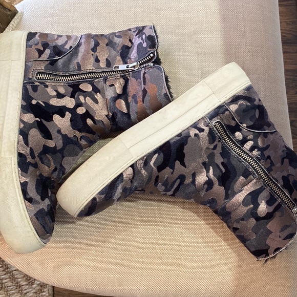 Women’s J/Slides Camo, size 8.5 - Picture 3 of 8